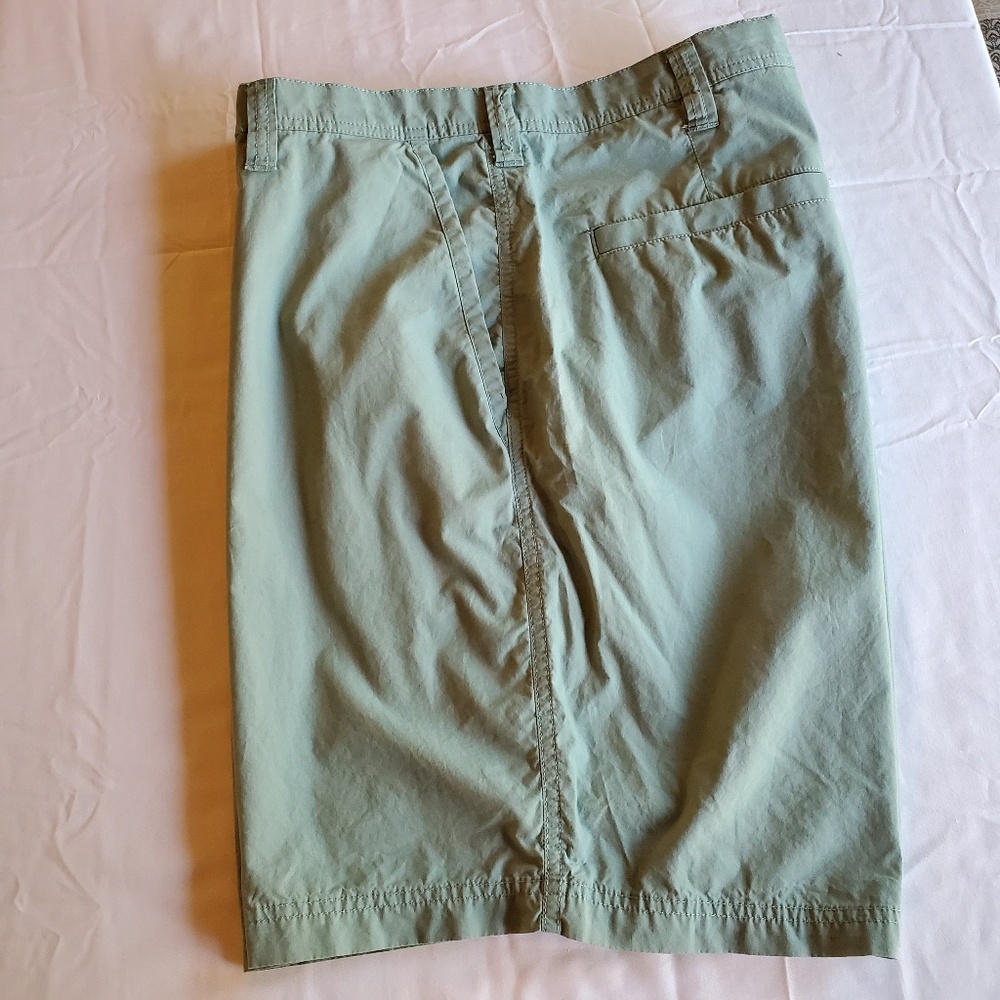 Columbia flat front soft green shorts Mens 40